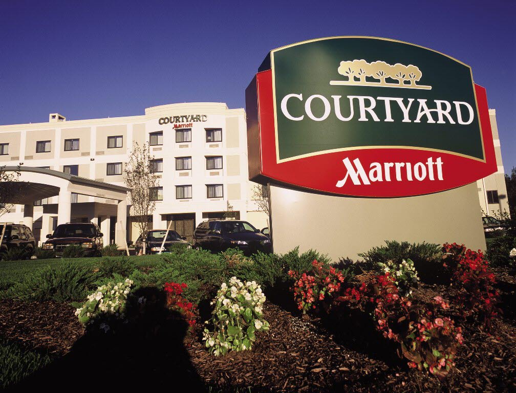 Courtyard by Marriott Monument Sign